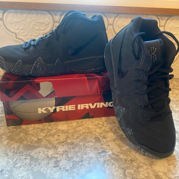 Nike Kyrie 4 GS Triple Black